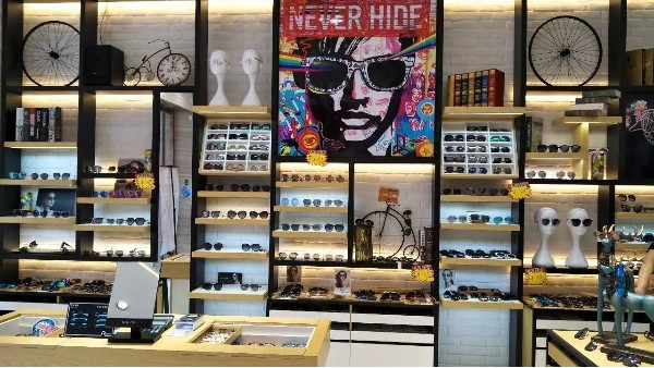 如何設計手機用的亞克力展示架呢？