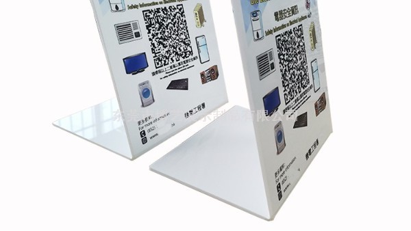 作為亞克力展示架廠商，應(yīng)該怎樣做展示架才不會發(fā)黃呢？