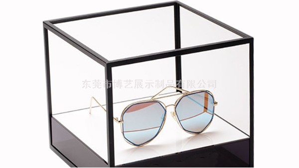 如何用亞克力展架來(lái)展示產(chǎn)品呢？